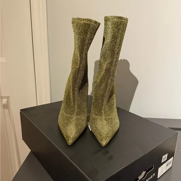 Marc Fisher Gold Heeled Boots with Stiletto - Picture 4 of 6